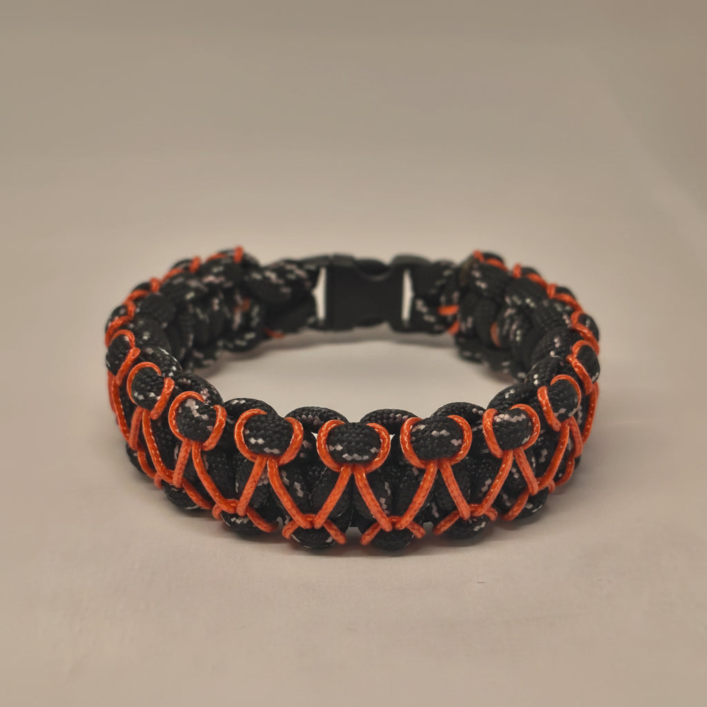 Bracciale Cobra Herringbone Stitched in Paracord e Microcord con 2 fili centrali e fibbia 3/8