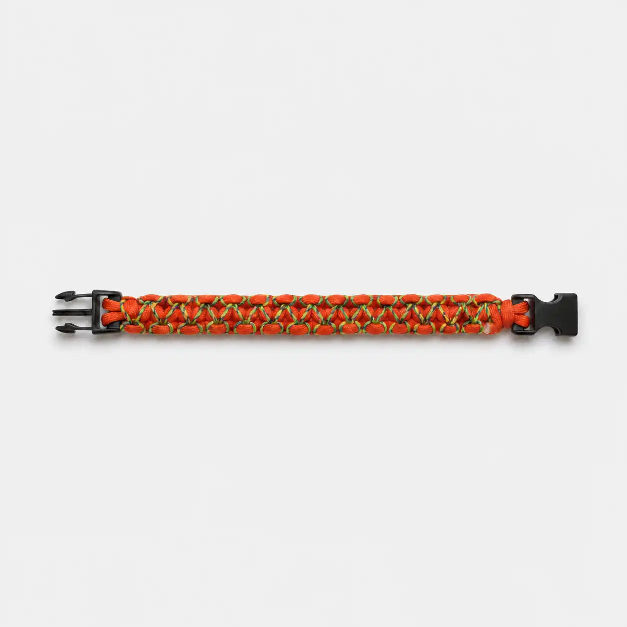 Dettaglio fibbia 5/8 su bracciale Cobra Herringbone con 2 fili centrali