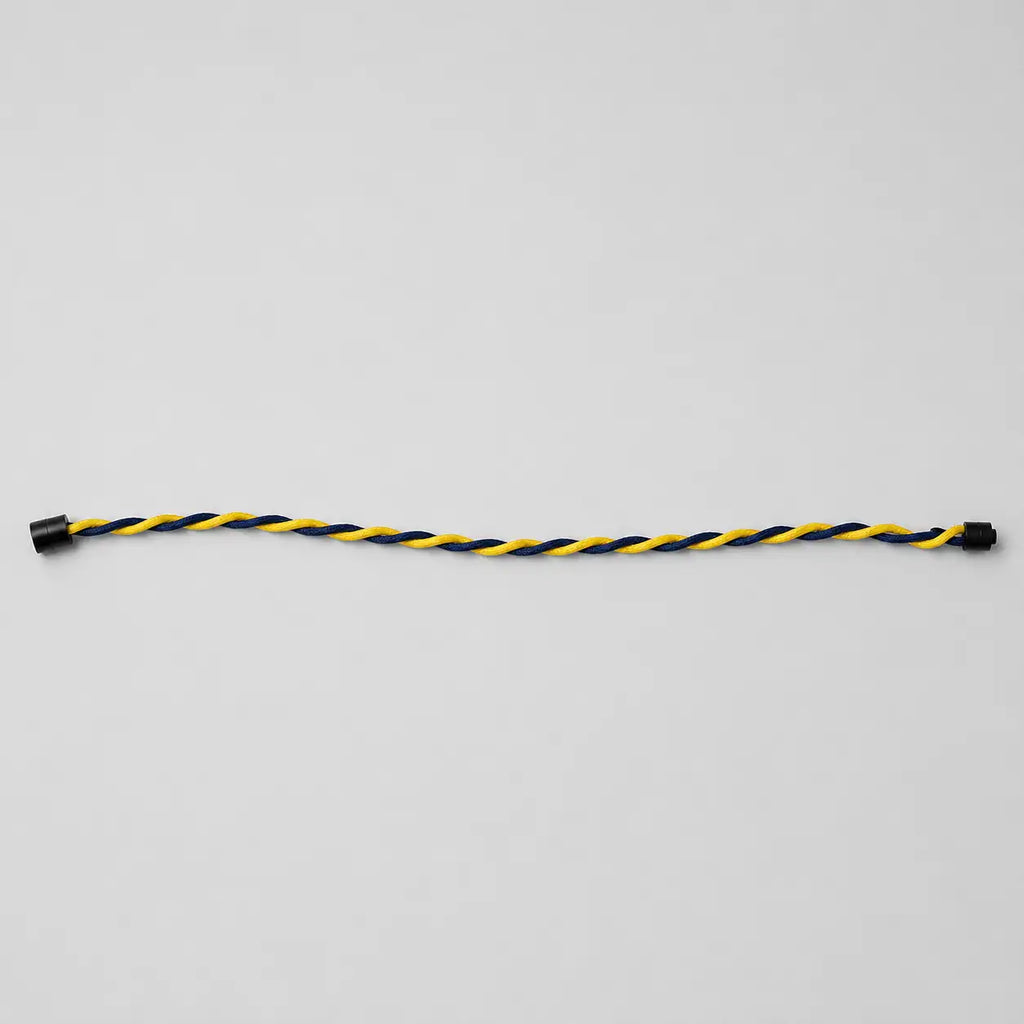Collana Twist in Paracord blu e giallo distesa per mostrare la lunghezza