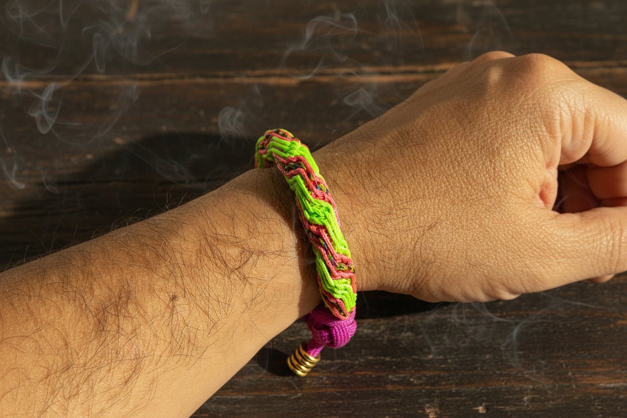 Bracciale rotondo Con 7 Fili In Microcord Di Vari Colori Con Chiusura Regolabile