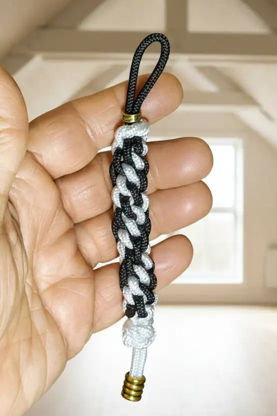 Dettaglio del portachiavi Scooby-Doo rotondo in Paracord 550