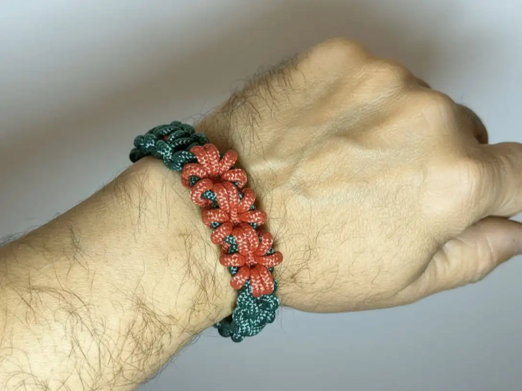 Bracciale della Parure Natalizia indossato al polso