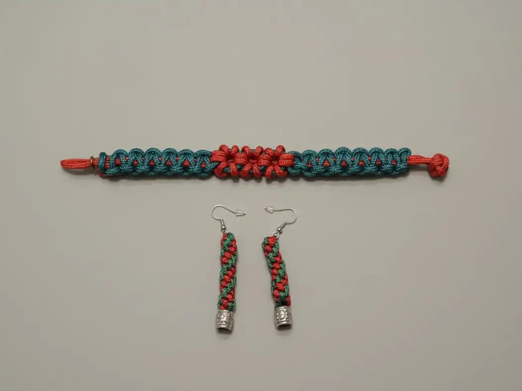 Parure natalizia con bracciale Cobra e orecchini Twist in Microcord