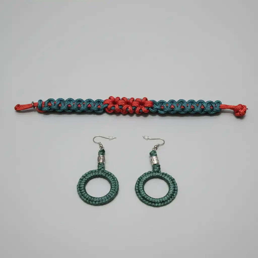 Parure natalizia con bracciale Cobra e orecchini rotondi in Microparacord