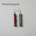 Orecchini pendenti a parallelepipedo in Microcord rosso, bianco e blu navy