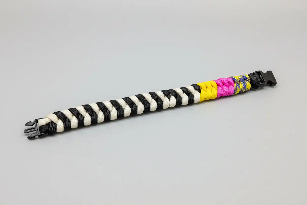 Bracciale in Paracord Fishtail aperto con pattern zebra e finale neon