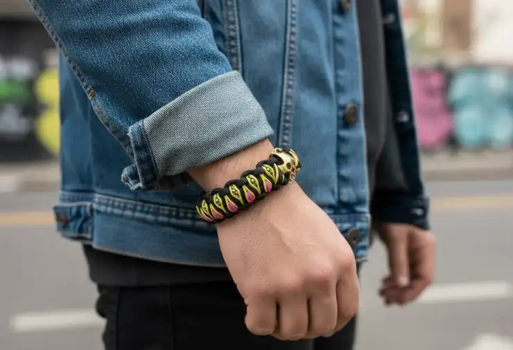 Bracciale Snakeye Evolution in Paracord indossato al polso