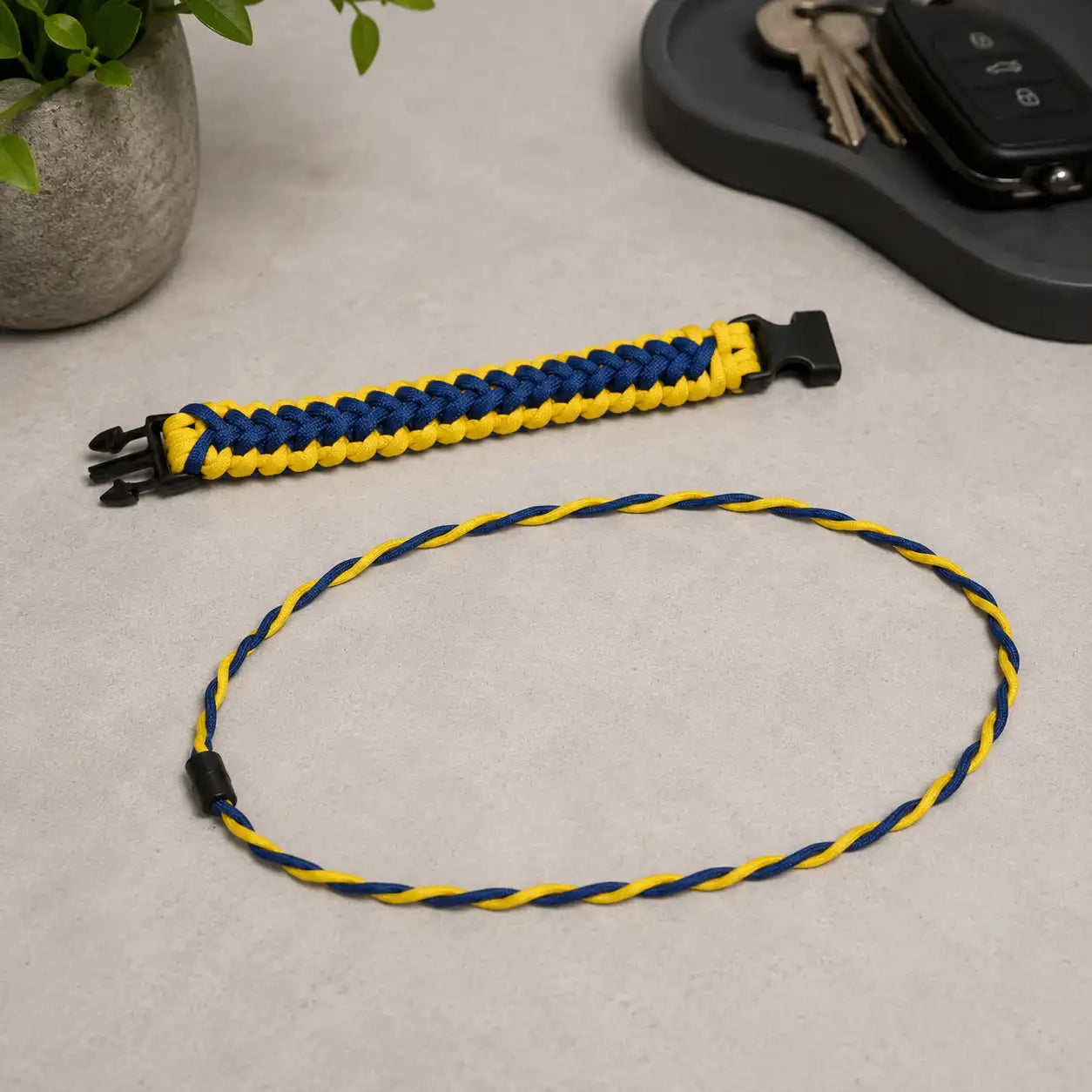 Bracciale Widowmaker in Paracord blu e giallo collana twist coordinata